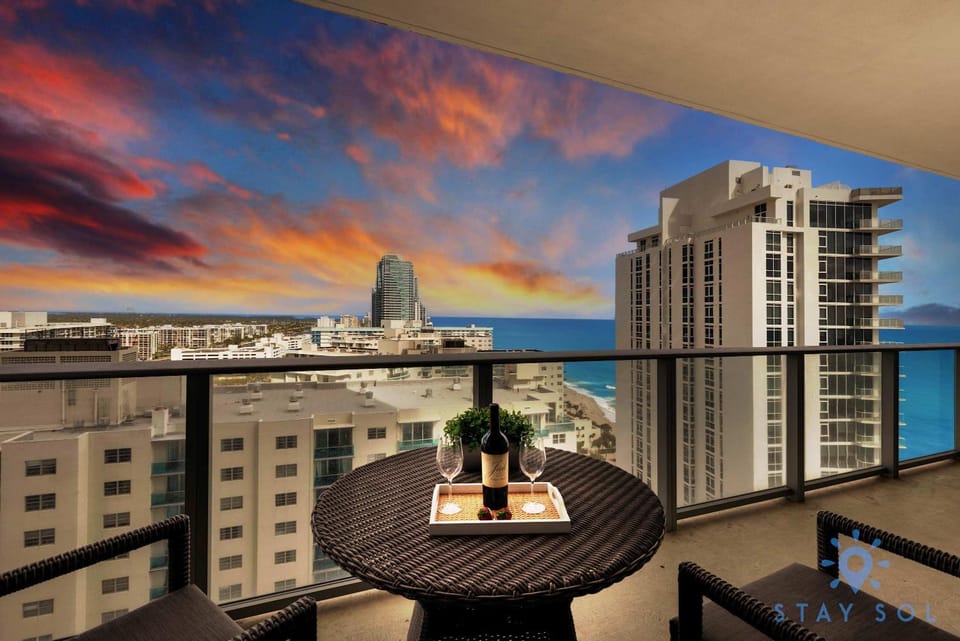 Apartment with Ocean View Balcony Apartment in Hollywood Beach