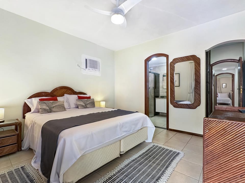 Bed, Photo of the whole room, Bedroom, air conditioner