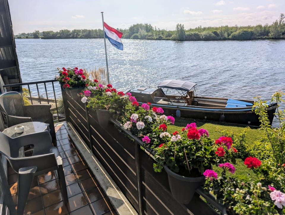 1-2 pp ROOM AMS Airport great view lake Vacation rental in South Holland (province)