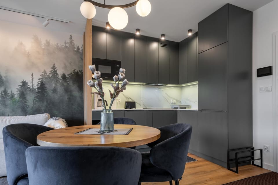 Kitchen or kitchenette, Living room, Seating area, Dining area