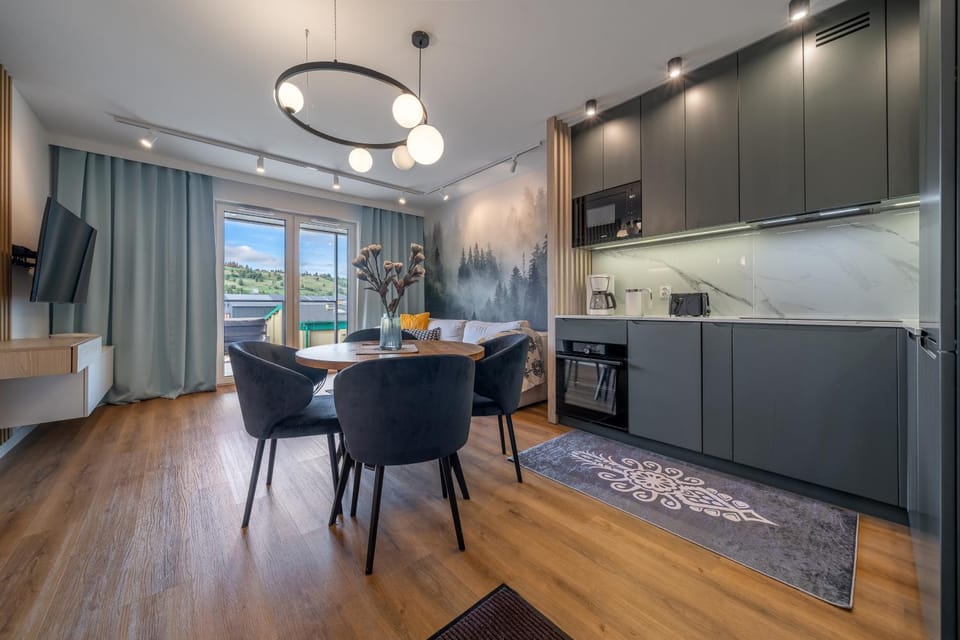 Kitchen or kitchenette, Dining area, dishwasher, oven, stove