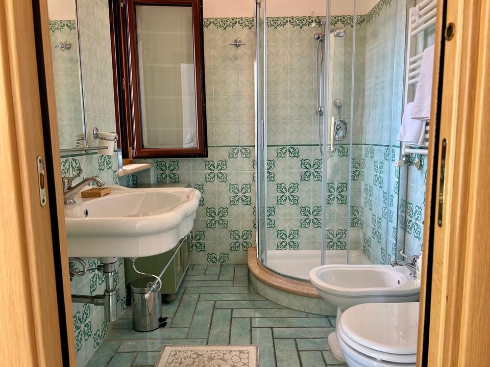 Shower, Toilet, Bathroom, Bath, bidet