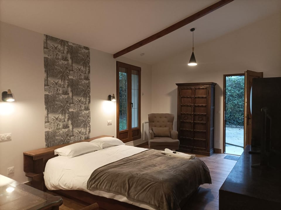 Bed, Photo of the whole room, Bedroom, wardrobe