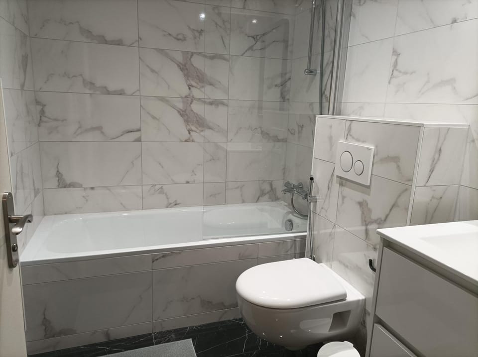 Shower, Toilet, Bathroom, Bath