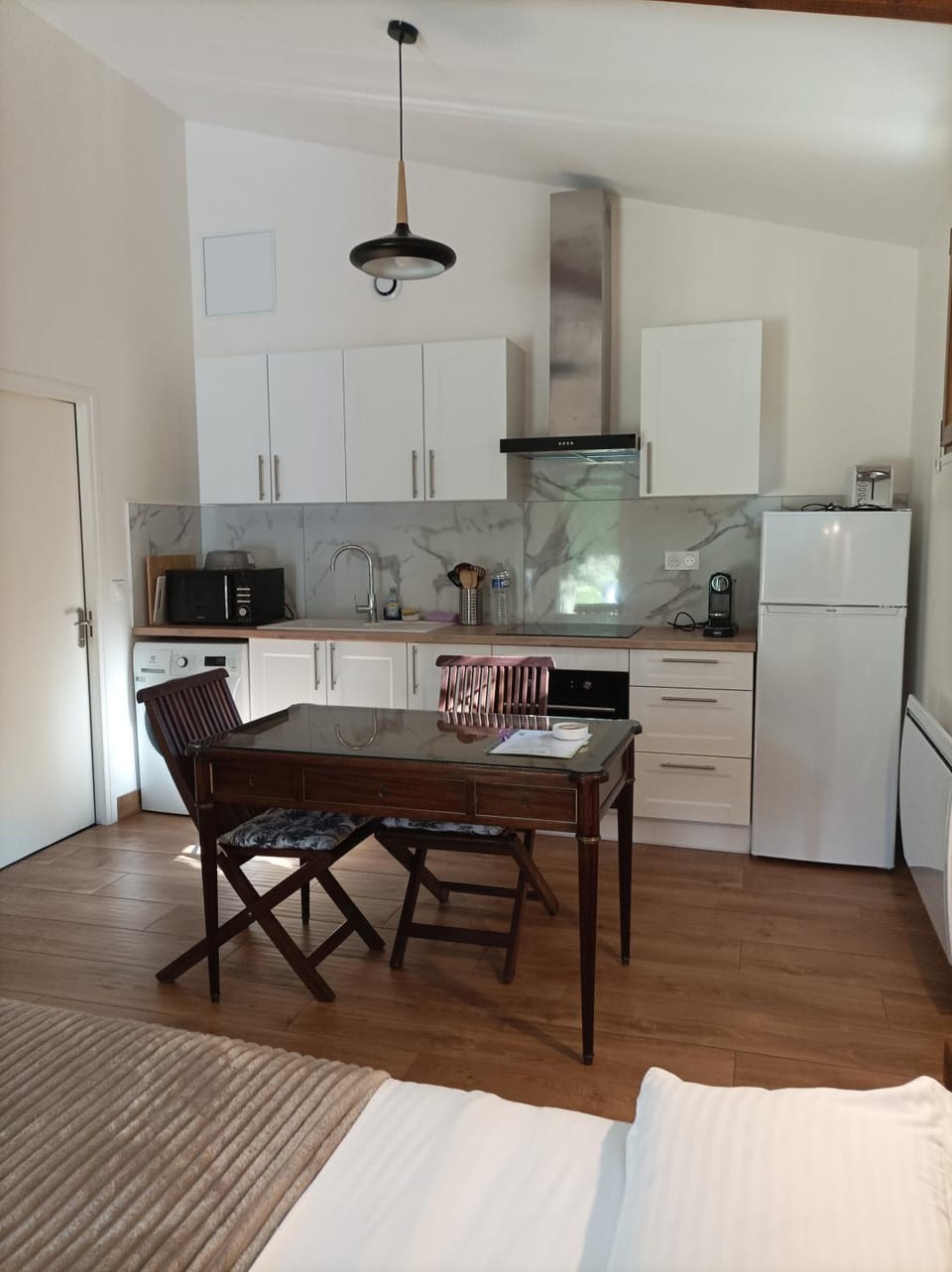 Kitchen or kitchenette, Dining area, oven, stove