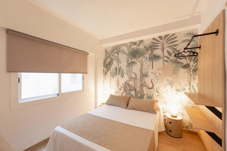 Bed, Photo of the whole room, Bedroom