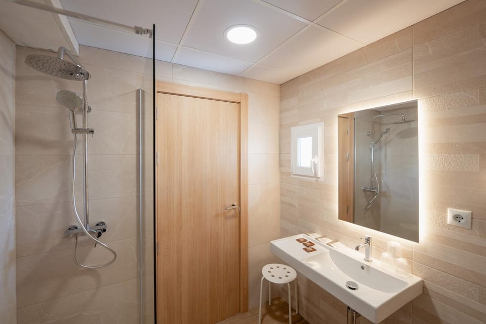 Shower, Bathroom, Bath, towels