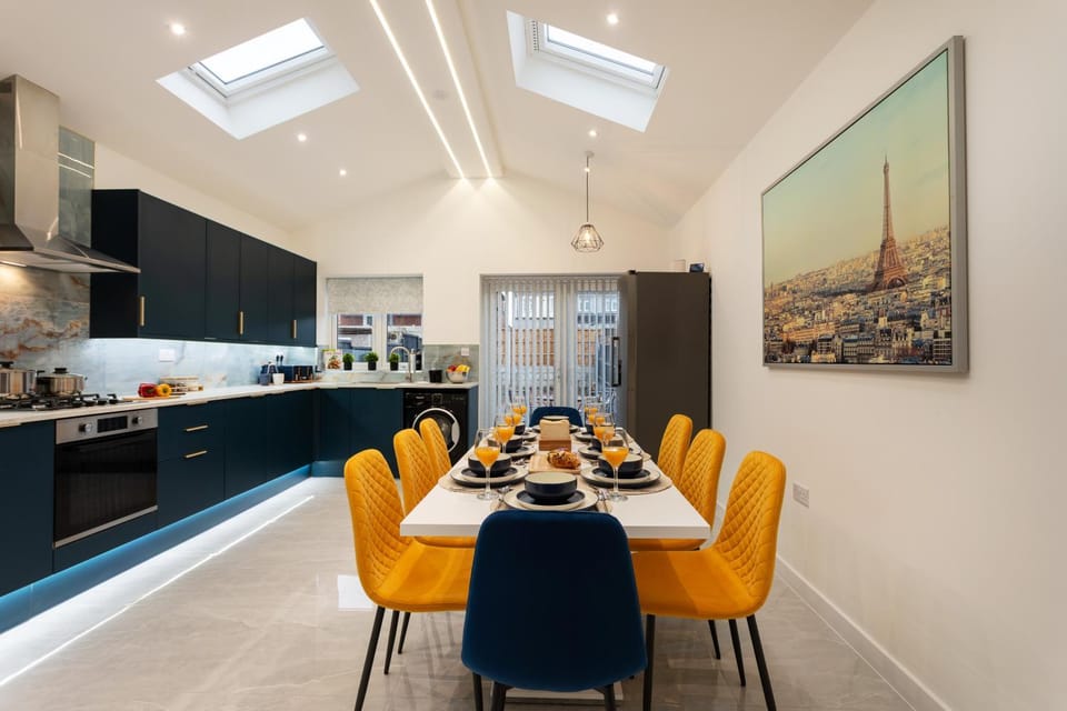Kitchen or kitchenette, Food and drinks, Dining area, Food