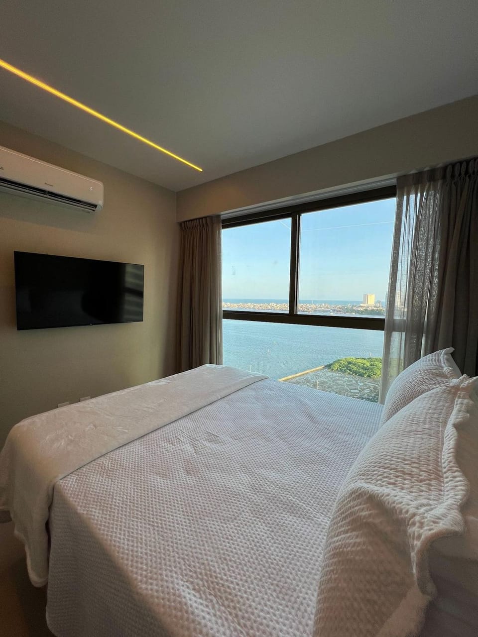 Bed, Bedroom, Sea view