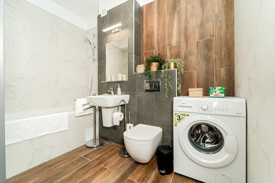 Bathroom, towels, washing machine