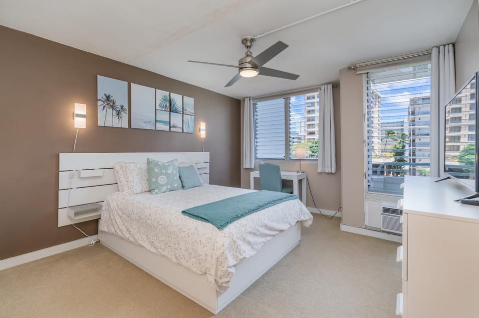 Centrally Located Waikiki Condo - Accommodates 4 Apartment in Honolulu