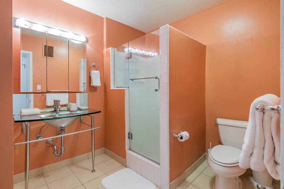 Centrally Located Waikiki Condo - Accommodates 4 Apartment in Honolulu