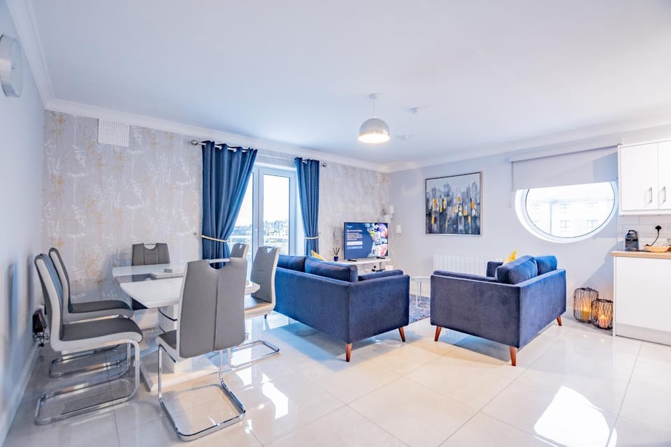 Communal lounge/ TV room, Living room