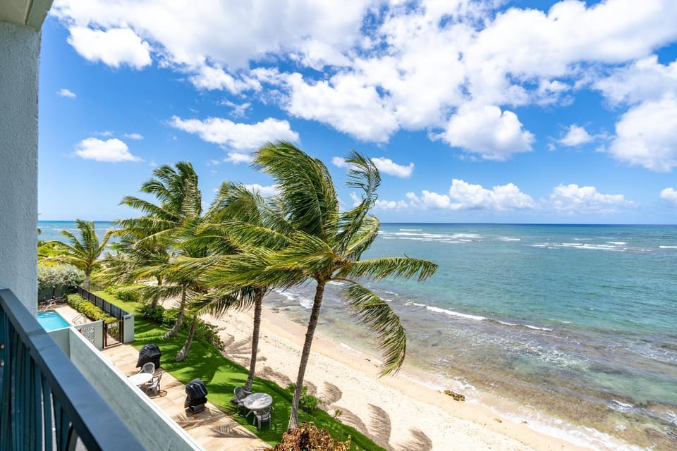 Sunset Shores - Waialua Oceanfront Retreat Apartment in Mokuleia