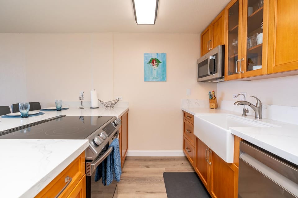 Sunset Shores - Waialua Oceanfront Retreat Apartment in Mokuleia