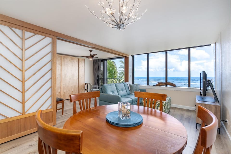 Sunset Shores - Waialua Oceanfront Retreat Apartment in Mokuleia