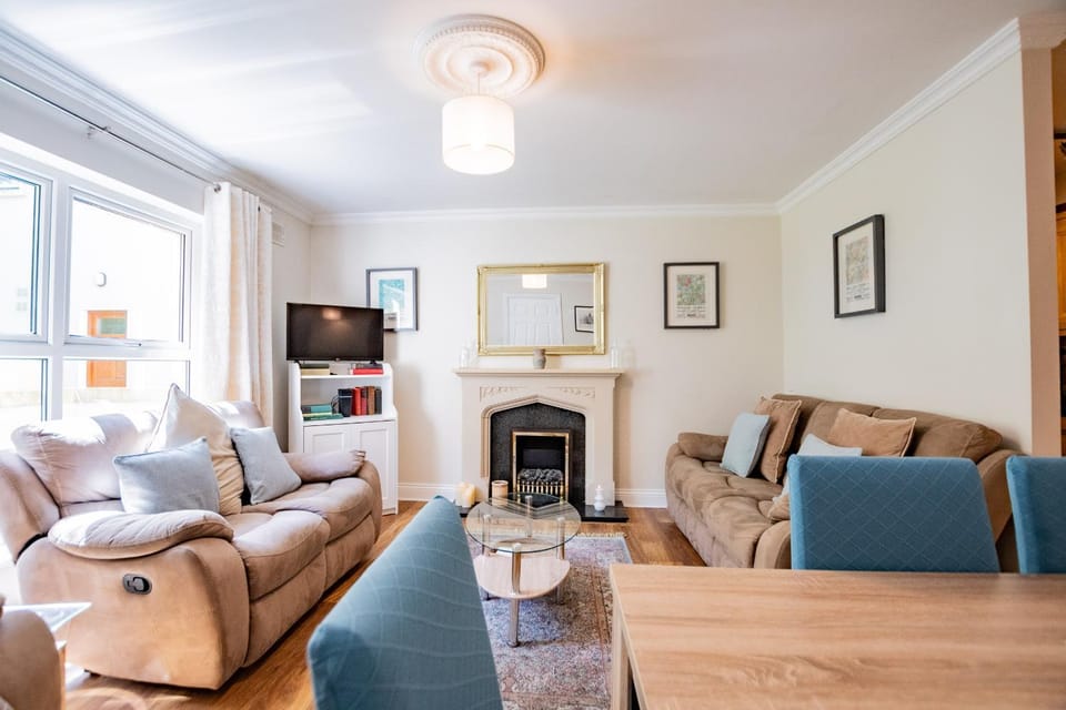 Communal lounge/ TV room, Living room