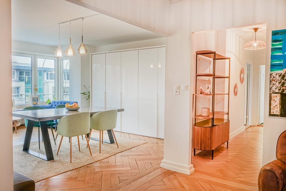 Living room, Seating area, Dining area, Meals