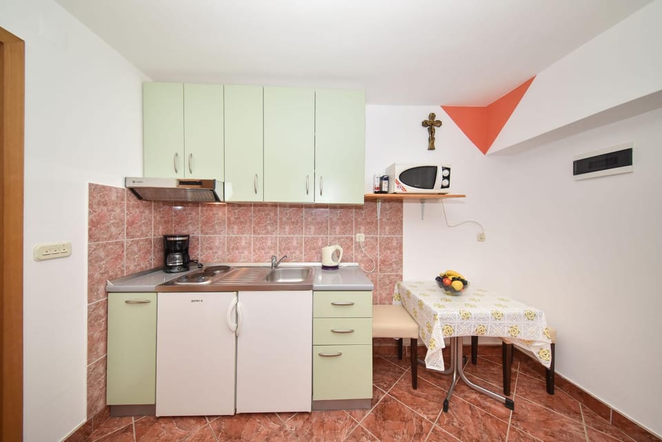 Kitchen or kitchenette, Other, Dining area