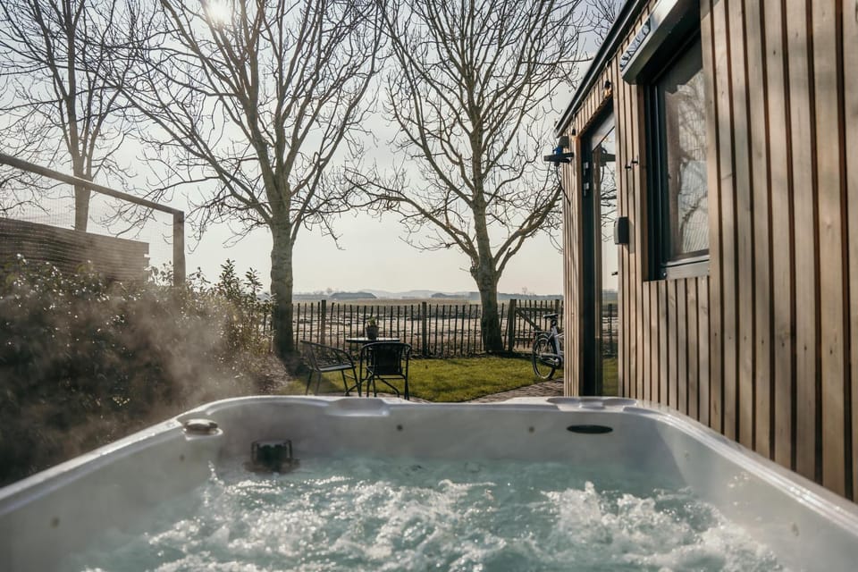 Luxe Tiny House incl Jacuzzi en Strandhuisje in zomerseizoen House in Zoutelande