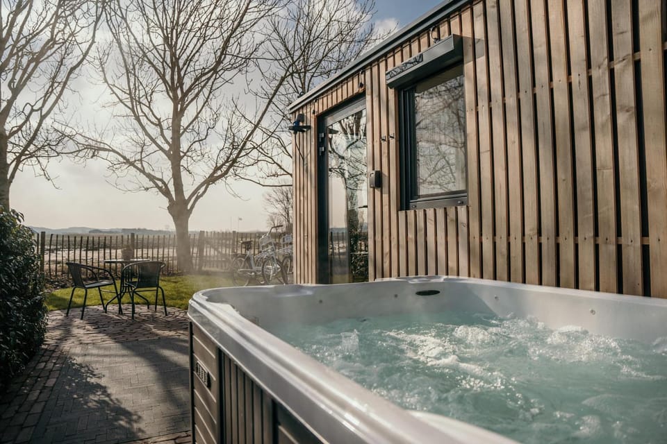 Luxe Tiny House incl Jacuzzi en Strandhuisje in zomerseizoen House in Zoutelande