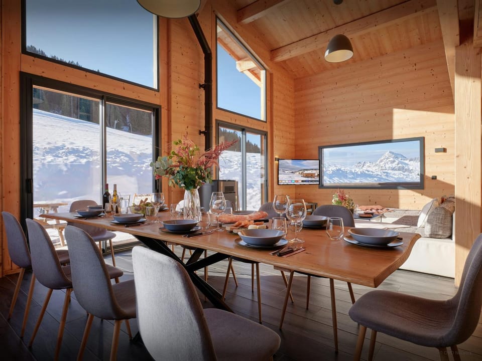 TV and multimedia, View (from property/room), Dining area