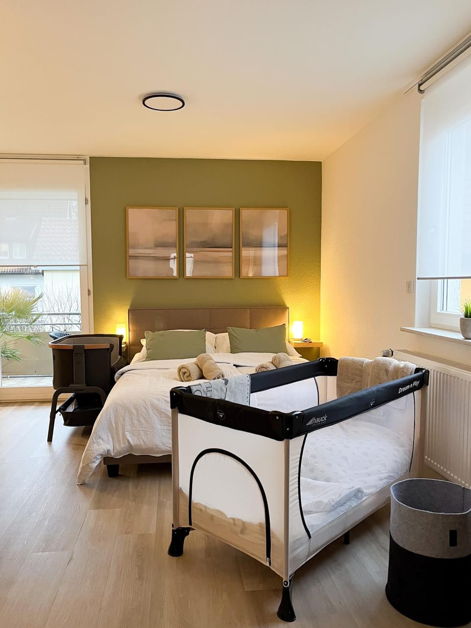 Bedroom, cot