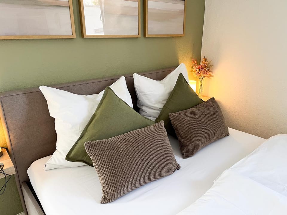 Bed, Decorative detail, Bedroom