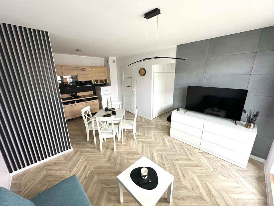 Communal lounge/ TV room, TV and multimedia, Kitchen or kitchenette, Living room, Dining area, Evening entertainment