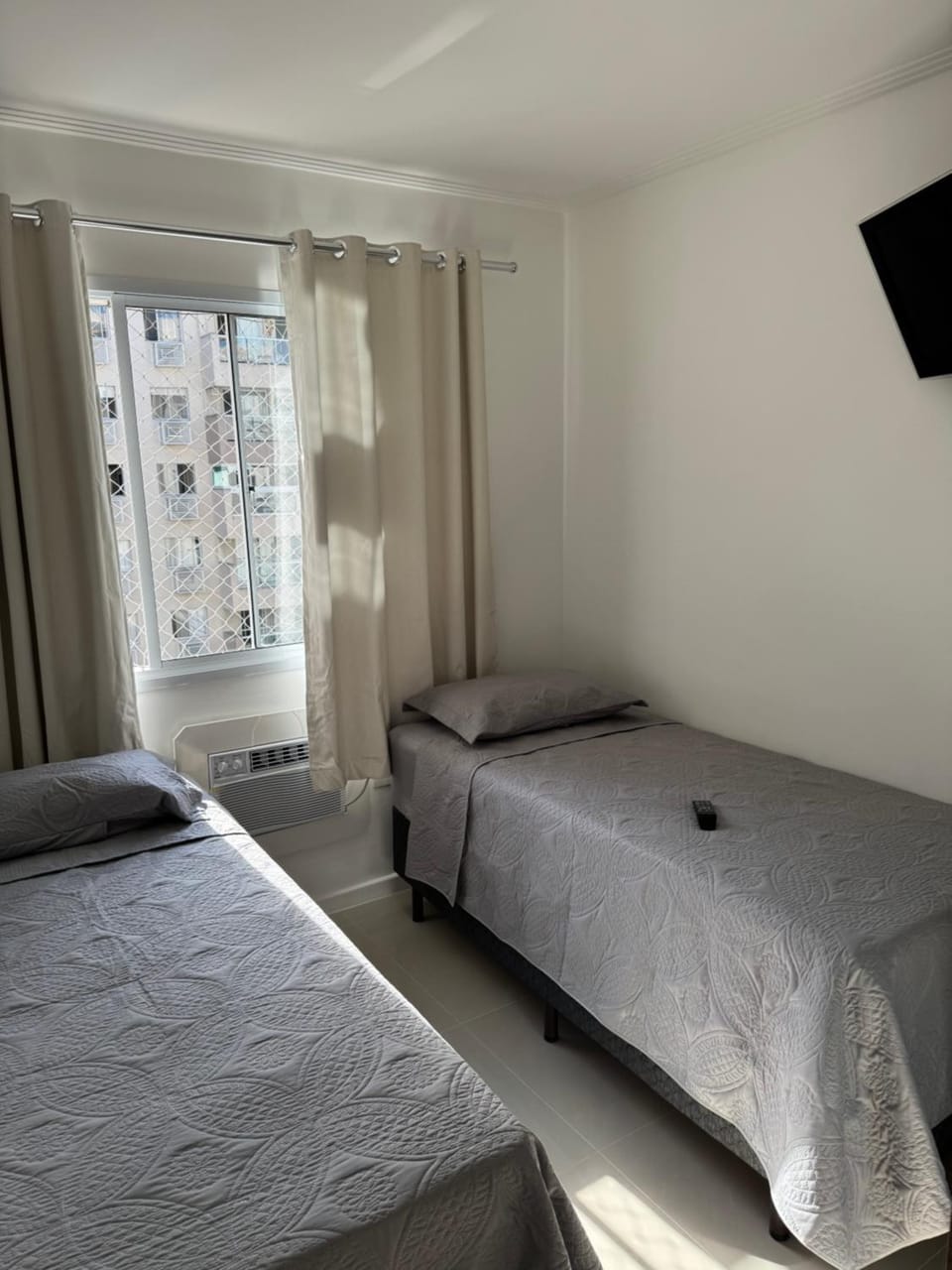 Bed, TV and multimedia, Bedroom