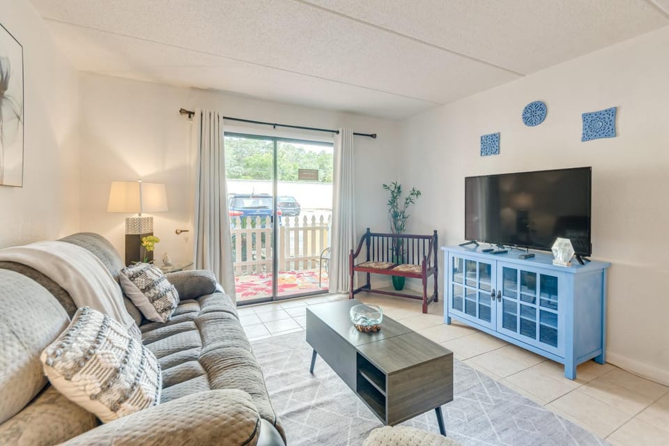 Waterfront Community w/ Perks: Mary Esther Condo House in Mary Esther