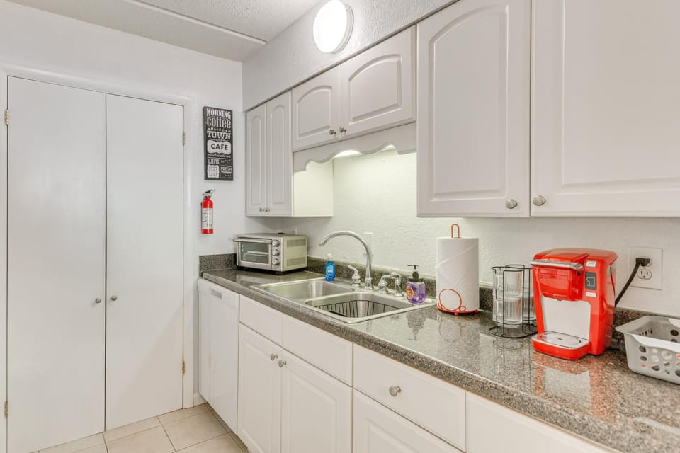 Waterfront Community w/ Perks: Mary Esther Condo House in Mary Esther