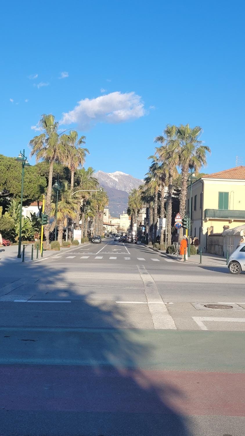 Neighbourhood, Location