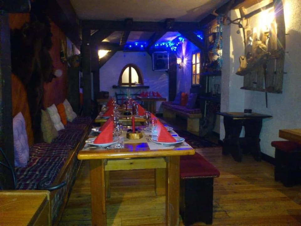 Restaurant/places to eat, Restaurant/places to eat, Food and drinks, Food, Drinks