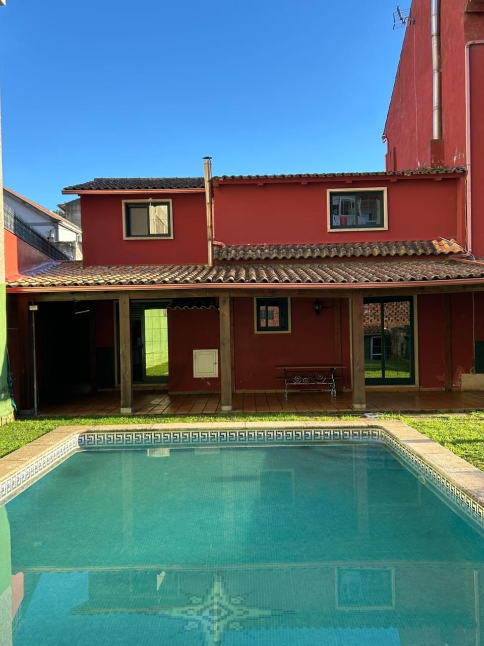 Property building, Day, Pool view, Swimming pool