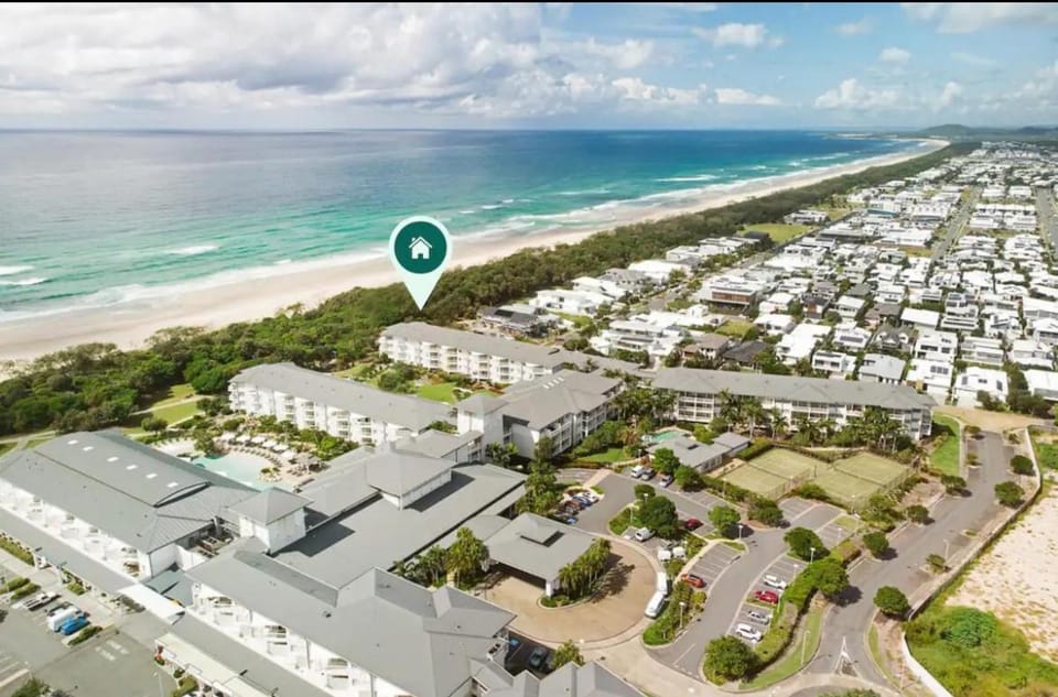 Property building, Day, Neighbourhood, Bird's eye view, Beach, City view, Sea view, Street view, Location