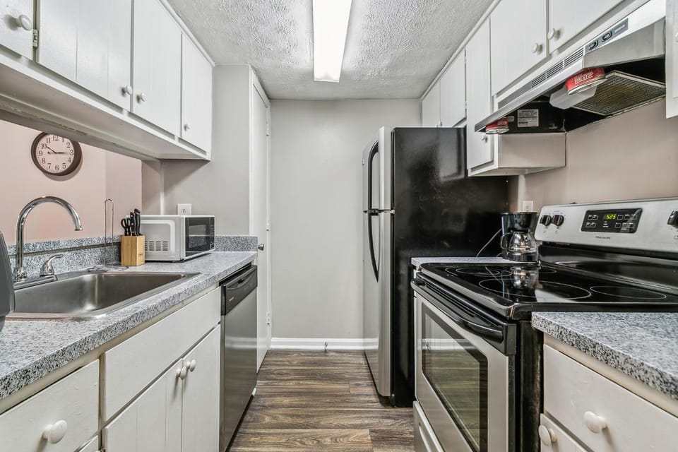 Halsten at Vinings 3006 spacious 1 Bed 1 Bath Apartment in Vinings