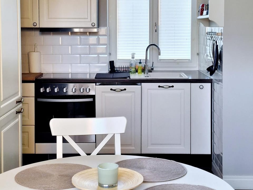 Kitchen or kitchenette, dishwasher