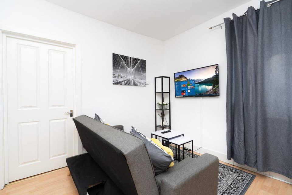 Communal lounge/ TV room, TV and multimedia, Living room