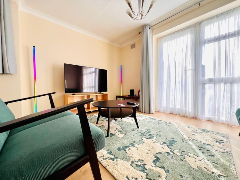 Communal lounge/ TV room, TV and multimedia, Living room, Photo of the whole room, Seating area, Evening entertainment