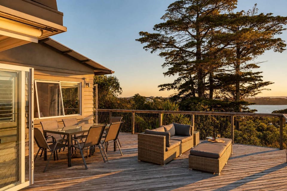 Hekerua Bay Retreat - Stay Waiheke House in Auckland Region