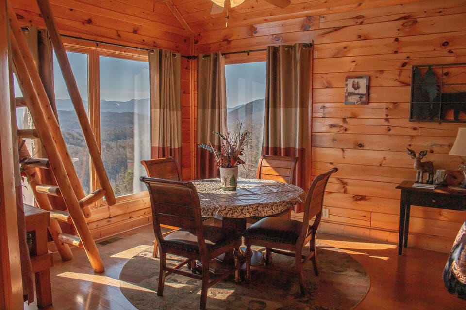Dining area, Mountain view