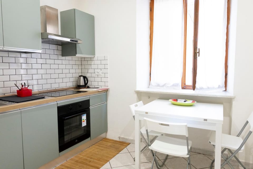 Living room, oven