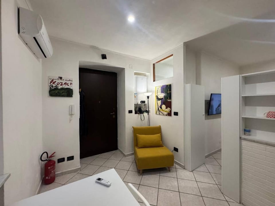TV and multimedia, Seating area, air conditioner