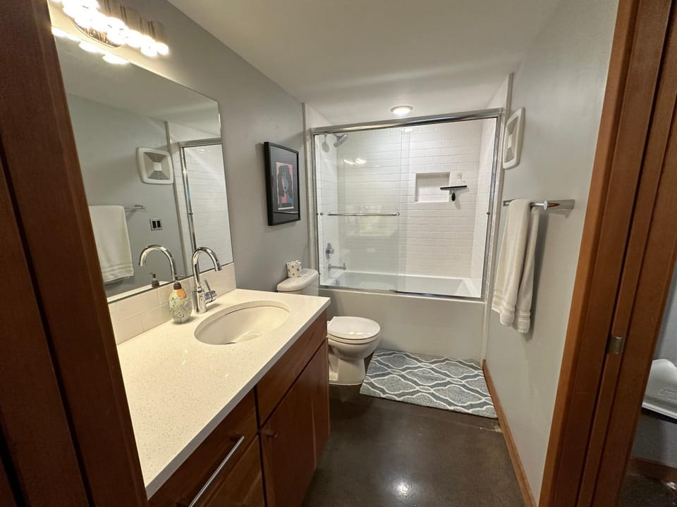 Shower, Toilet, Bathroom, Bath