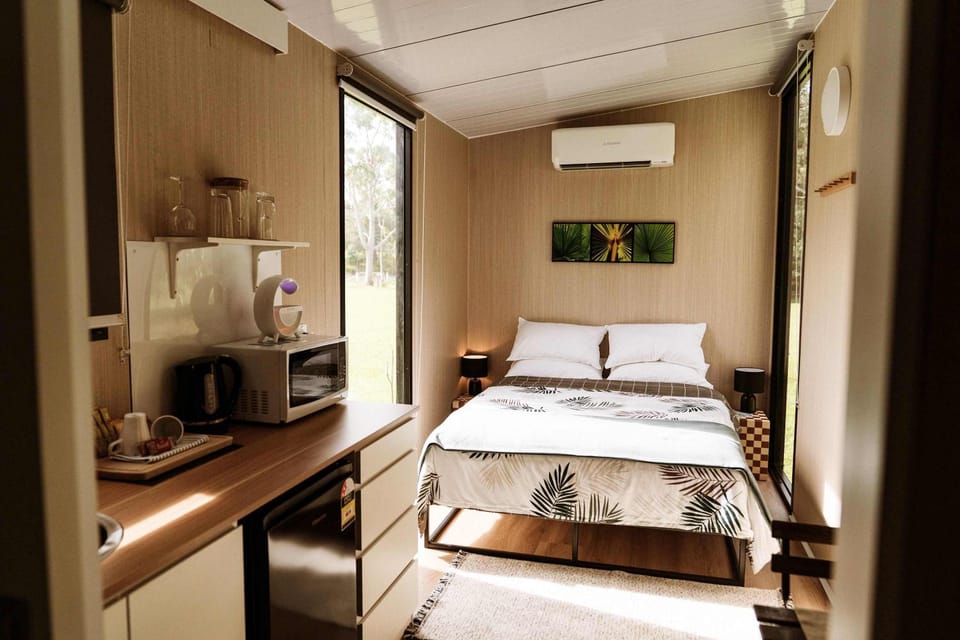 Bed, Kitchen or kitchenette, air conditioner
