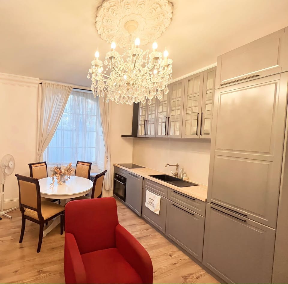 Hyde Park Luxury Suite Apartment in City of Westminster