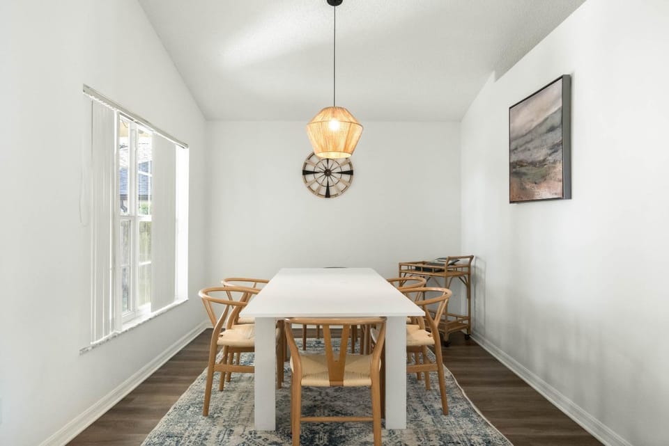 Seating area, Dining area