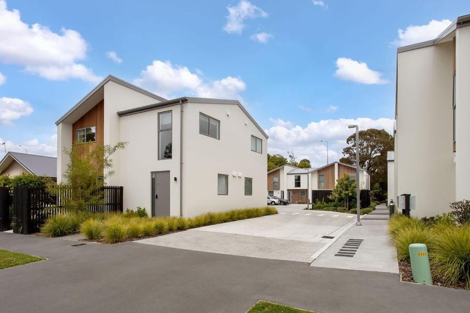 Immaculate Presentation, Carpark Apartment in Christchurch