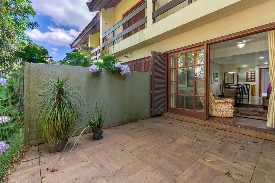 Property building, Garden, Balcony/Terrace